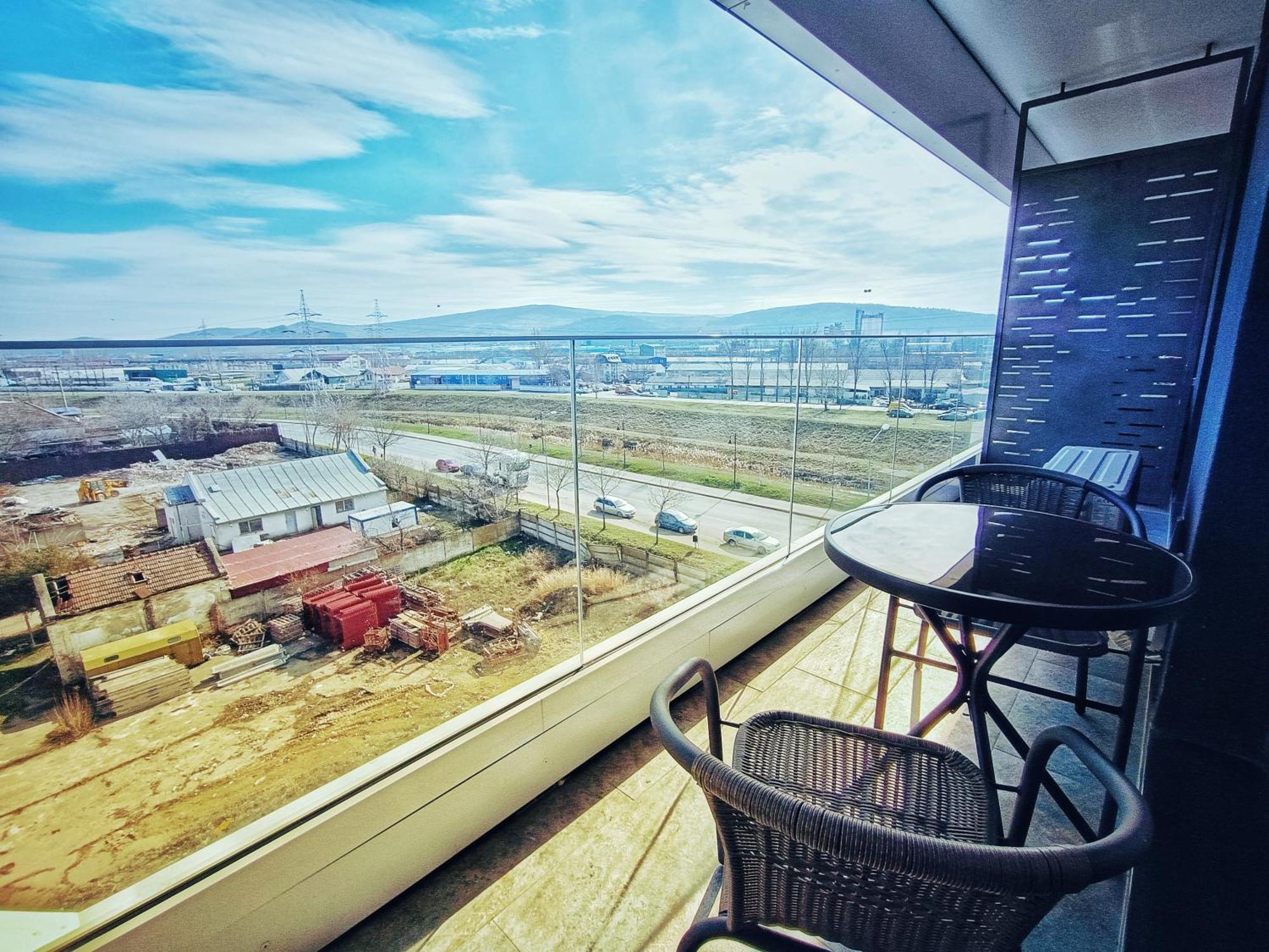 יאשי Super Apartments Near Airport With Shop & Free Parking מראה חיצוני תמונה