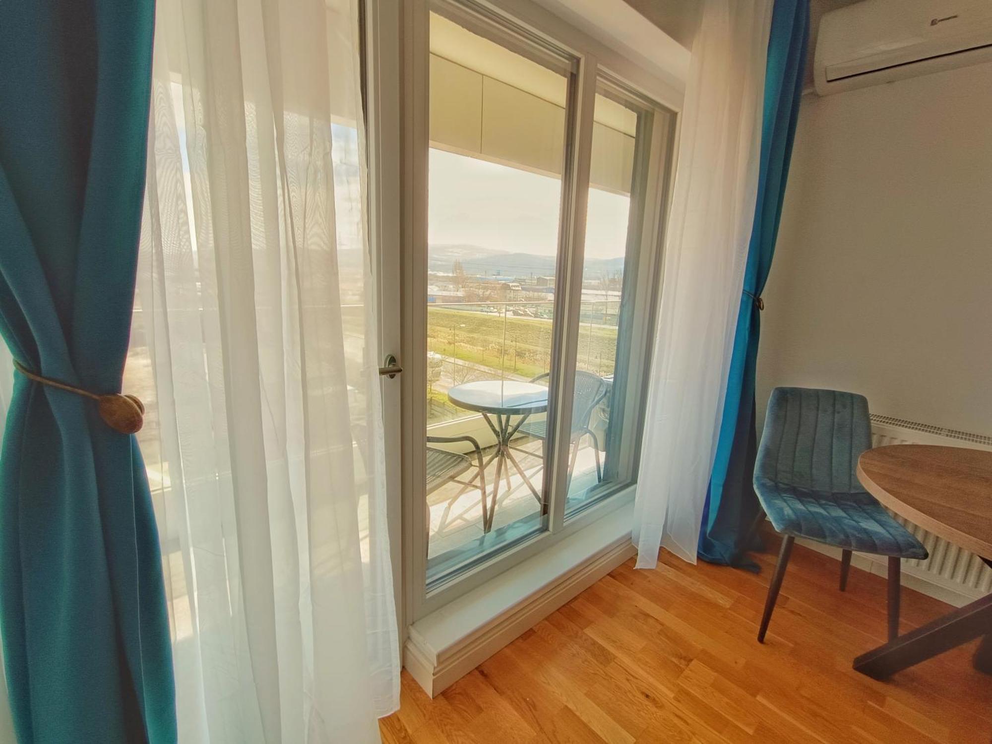 יאשי Super Apartments Near Airport With Shop & Free Parking מראה חיצוני תמונה